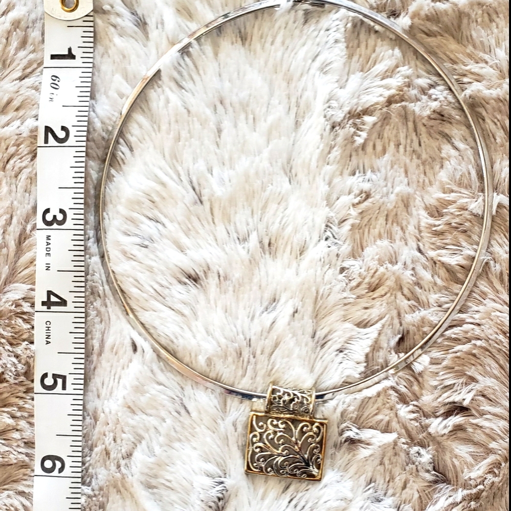 Silver tone slide necklace w slide